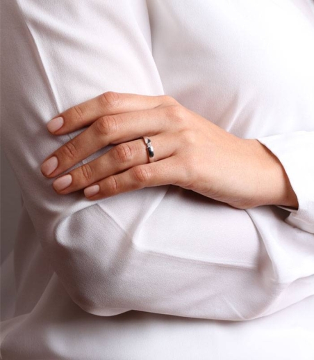 Anillo "Treviso" Oro Blanco 18k y Diamante 0.10 cts