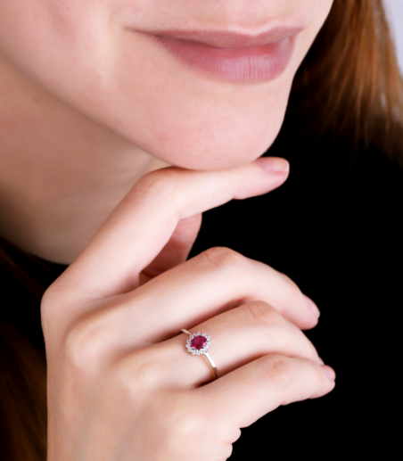 Anillo "Piano" Rubí y Diamantes 0.12 cts