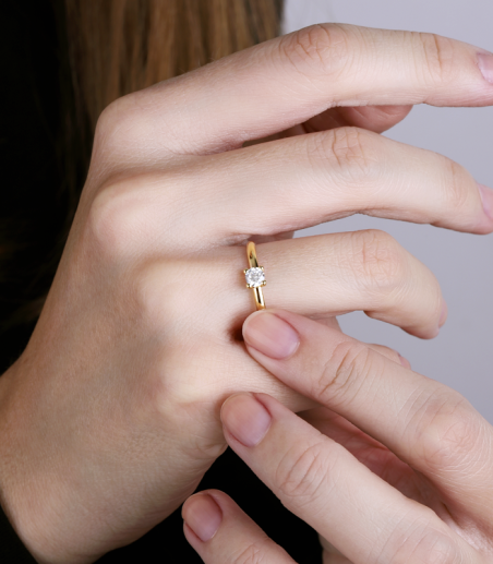 Anillo oro 18k y circonita 4mm "Four"