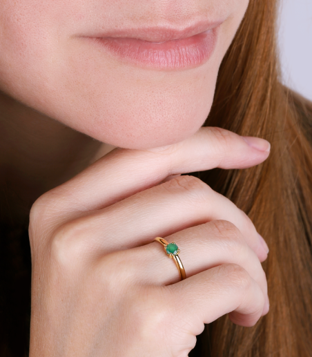 Anillo oro 18k y esmeralda 4mm "Four"