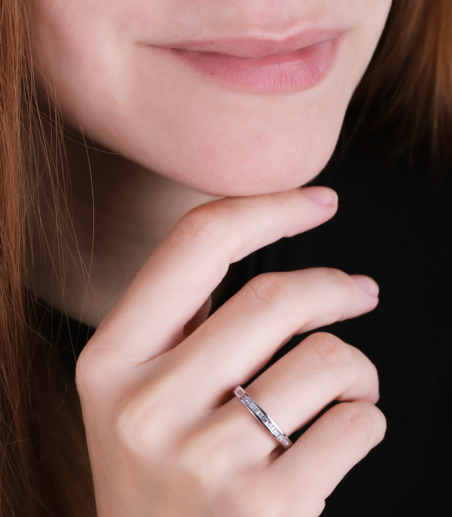 Anillo Oro 18k y diamantes 0.15cts "Beyond"
