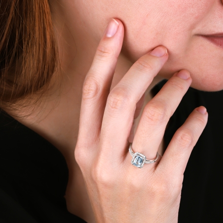 Anillo "Bazzano" aguamarina y diamantes 0.18 cts