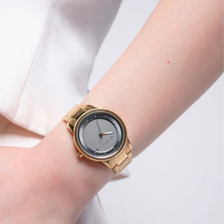 Reloj Viceroy dorado para mujer con esfera gris de tres agujas 401230-16