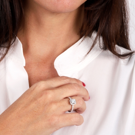 Anillo Oro 18k y diamantes 0.51cts "Camelia"