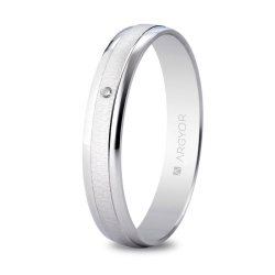 Alianza de boda oro blanco 9k rayada suave con biseles y diamante