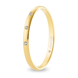 Alianza de boda oro amarillo 9k acabado satinado con tres diamantes 2 mm