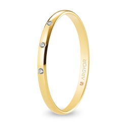Alianza de boda oro amarillo 9k acabado pulido con tres diamantes interior plano 2 mm