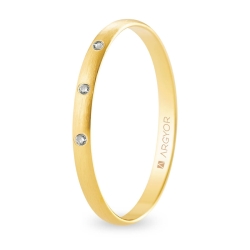 Alianza de boda oro amarillo 9k acabado satinado con tres diamantes interior plano 2 mm