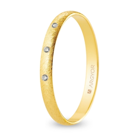 Alianza de boda oro amarillo 9k acabado hielo con tres diamantes 2.5 mm