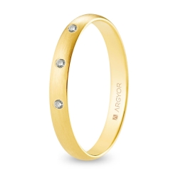 Alianza de boda oro amarillo 9k acabado satinado con tres diamantes 3 mm
