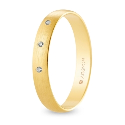 Alianza de boda oro amarillo 9k acabado satinado con tres diamantes interior plano 3.5 mm