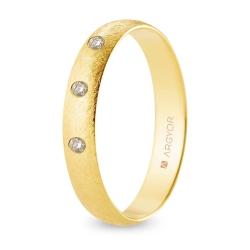 Alianza de boda oro amarillo 9k acabado hielo con tres diamantes 4 mm