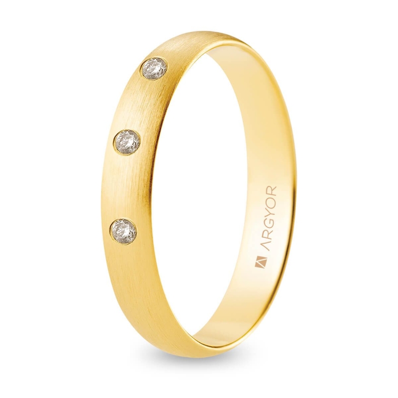 Alianza de boda oro amarillo 9k acabado satinado con tres diamantes 4 mm