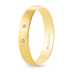 Alianza de boda oro amarillo 9k acabado satinado con tres diamantes interior plano 4 mm