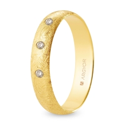 Alianza de boda oro amarillo 9k acabado hielo con tres diamantes 4.5 mm