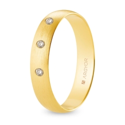 Alianza de boda oro amarillo 9k acabado satinado con tres diamantes 4.5 mm