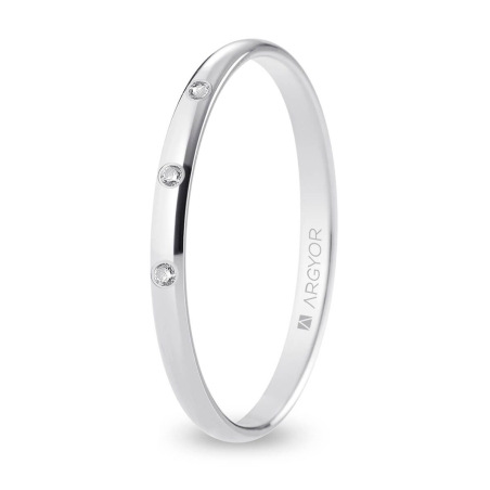 Alianza de boda oro blanco 9k acabado pulido con tres diamantes 2 mm