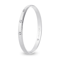 Alianza de boda oro blanco 9k acabado hielo con tres diamantes interior plano 2 mm