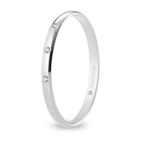Alianza de boda oro blanco 9k acabado pulido con tres diamantes interior plano 2 mm