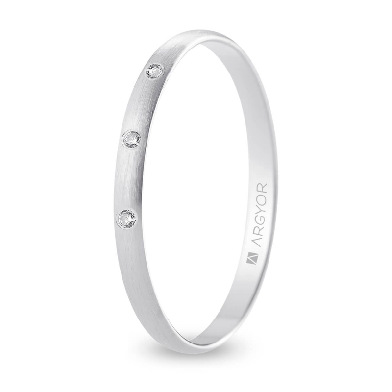 Alianza de boda oro blanco 9k acabado satinado con tres diamantes interior plano 2 mm