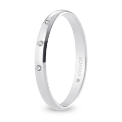 Alianza de boda oro blanco 9k acabado pulido con tres diamantes 2.5 mm