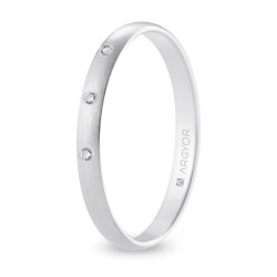 Alianza de boda oro blanco 9k acabado satinado con tres diamantes 2.5 mm