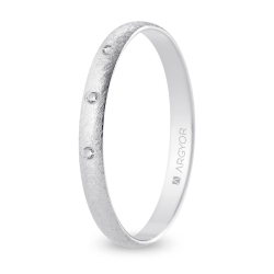 Alianza de boda oro blanco 9k acabado hielo con tres diamantes interior plano 2.5 mm