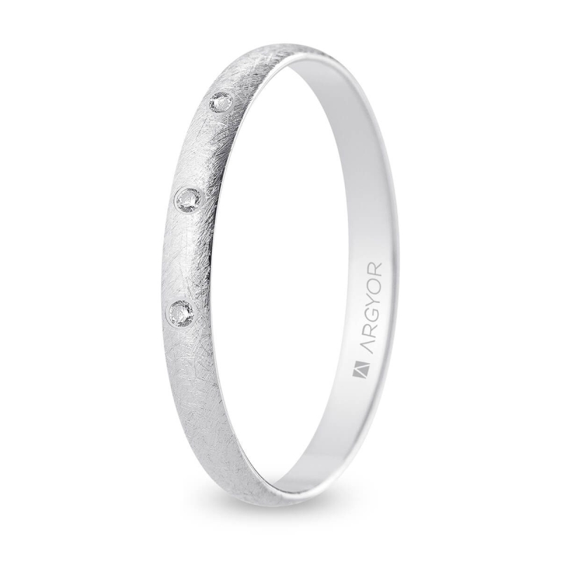 Alianza de boda oro blanco 9k acabado hielo con tres diamantes interior plano 2.5 mm