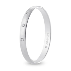 Alianza de boda oro blanco 9k acabado satinado con tres diamantes interior plano 2.5 mm