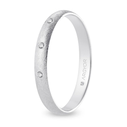Alianza de boda oro blanco 9k acabado hielo con tres diamantes 3 mm