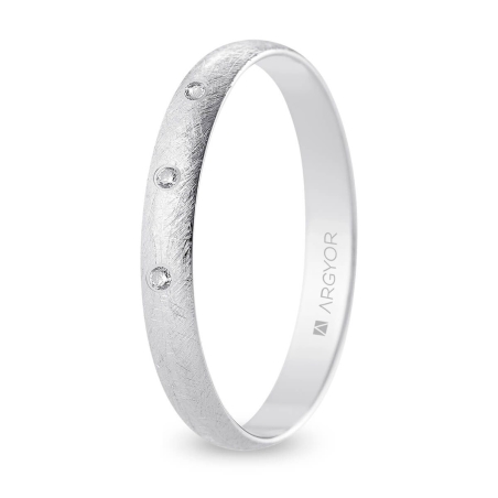 Alianza de boda oro blanco 9k acabado hielo con tres diamantes interior plano 3 mm