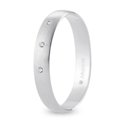Alianza de boda oro blanco 9k acabado satinado con tres diamantes 3 mm