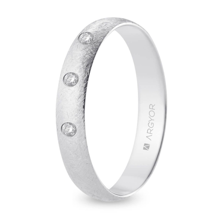 Alianza de boda oro blanco 9k acabado hielo con tres diamantes 4 mm