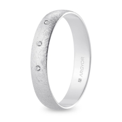 Alianza de boda oro blanco 9k acabado hielo con tres diamantes interior plano 4 mm