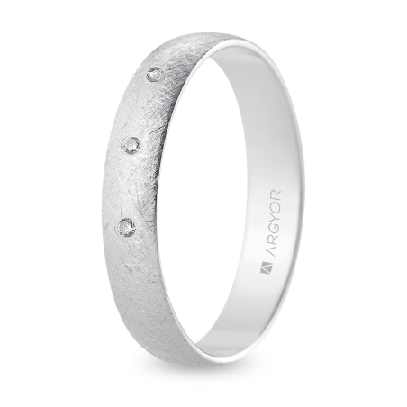 Alianza de boda oro blanco 9k acabado hielo con tres diamantes interior plano 4 mm