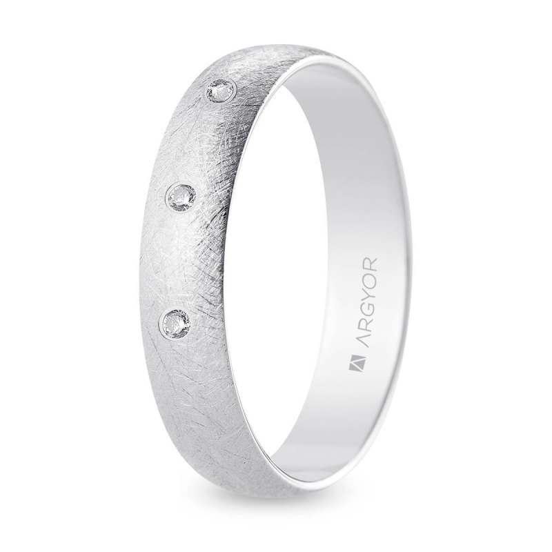 Alianza de boda oro blanco 9k acabado hielo con tres diamantes interior plano 4.5 mm