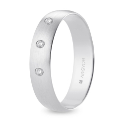 Alianza de boda oro blanco 9k acabado satinado con tres diamantes 5 mm