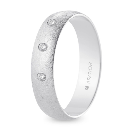 Alianza de boda oro blanco 9k acabado hielo con tres diamantes interior plano 5 mm