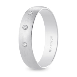 Alianza de boda oro blanco 9k acabado satinado con tres diamantes interior plano 5 mm