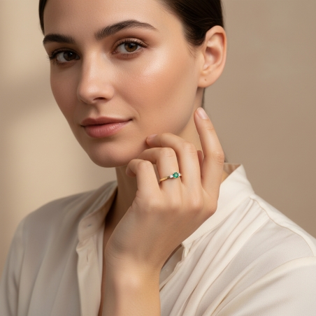 Anillo Oro 18k, esmeralda y diamantes 0.08cts "Moss"