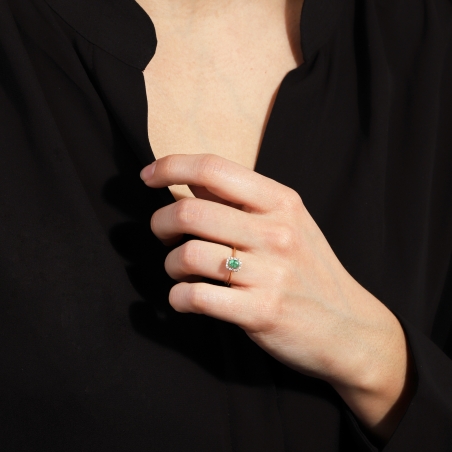 Anillo Oro 18k, esmeralda y diamantes 0.11cts "Doublé"