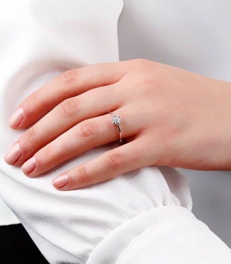 Anillo "Bolzano" Oro Blanco 18k y Diamantes 0.23 cts