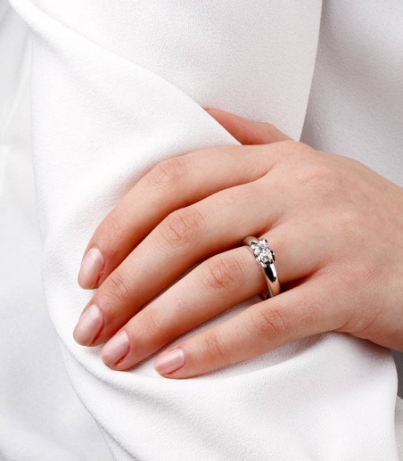 Anillo " Lucca" Oro Blanco 18k y Diamante 0.50 cts
