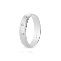 Alianza de boda oro blanco 9k acabado hielo con tres diamantes 5 mm