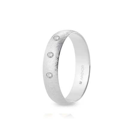 Alianza de boda oro blanco 9k acabado hielo con tres diamantes 5 mm