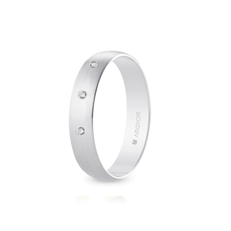Alianza de boda oro blanco 9k acabado satinado con tres diamantes interior plano 4.5 mm
