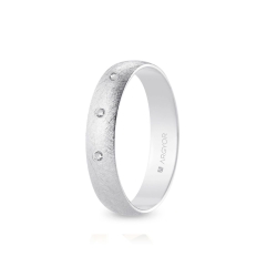 Alianza de boda oro blanco 9k acabado hielo con tres diamantes interior plano 4.5 mm