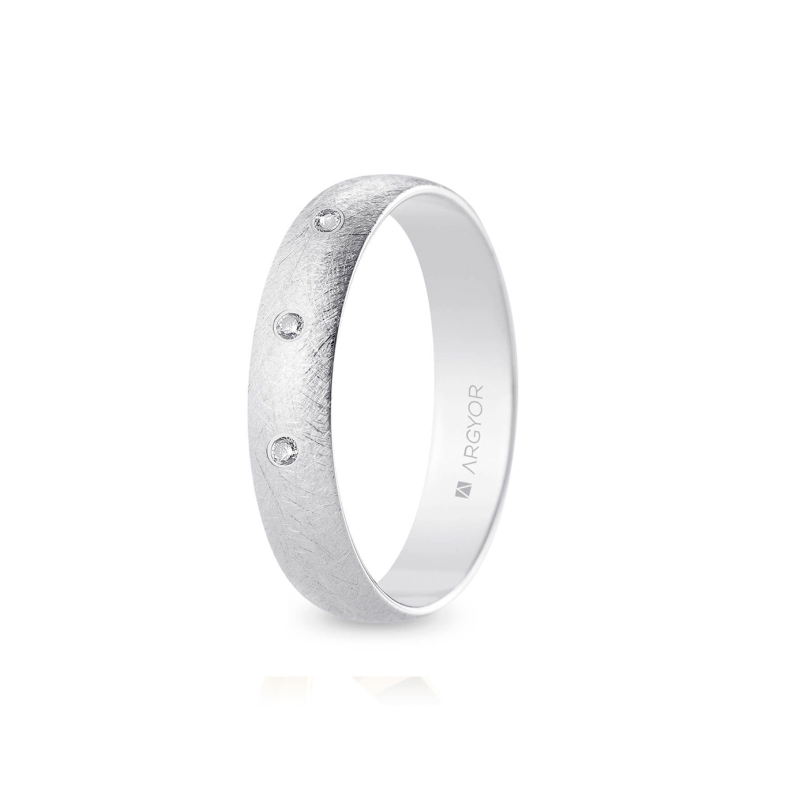 Alianza de boda oro blanco 9k acabado hielo con tres diamantes interior plano 4.5 mm