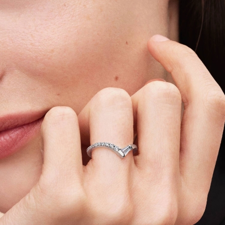 Anillo Pandora tiara baguette 195085C01