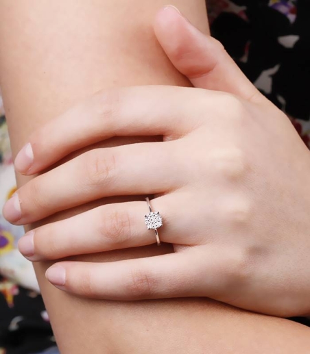 Anillo  "Kusán"  Oro Blanco y Diamantes